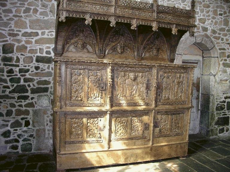 Un meuble tr&egrave;s ouvrag&eacute;, fin du gthique flamboyant, dans le transept sud (Gallimard, p.366)
