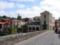Les tanneries � l'extr�mit� du pont