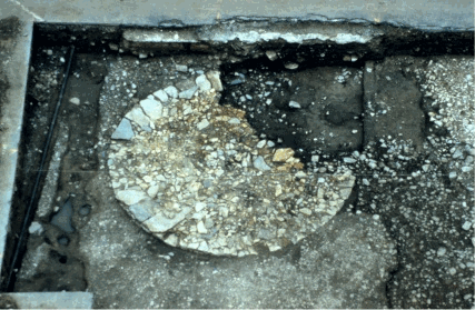Fig.11�: Le pilori (d�but XVe si�cle), vue au moment de son d�gagement