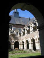 Web2_ St_ Just_ Clo�tre_ Arcade53.jpg (130185 octets)
